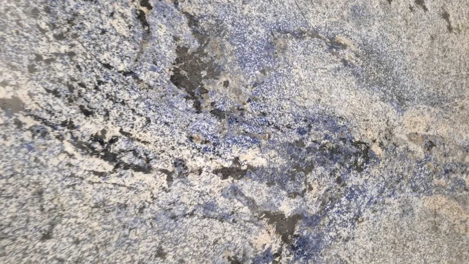 אזול בהייה מבריק