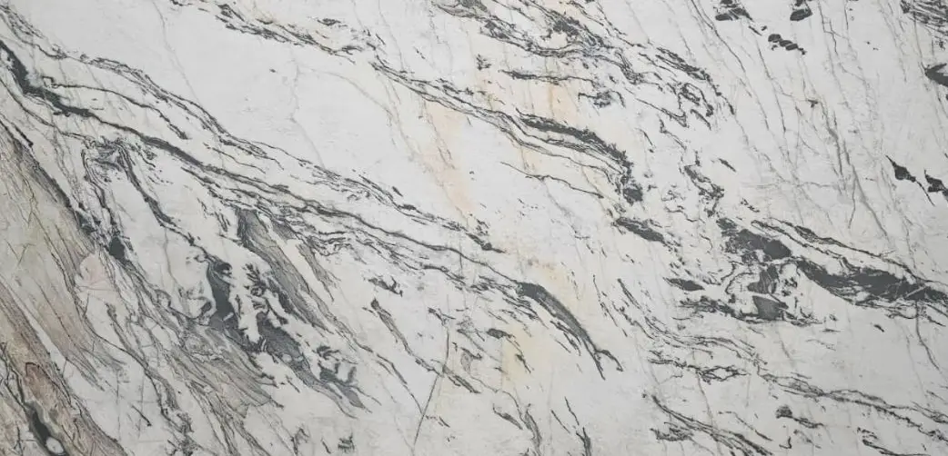 טיפאני וייט מבריק